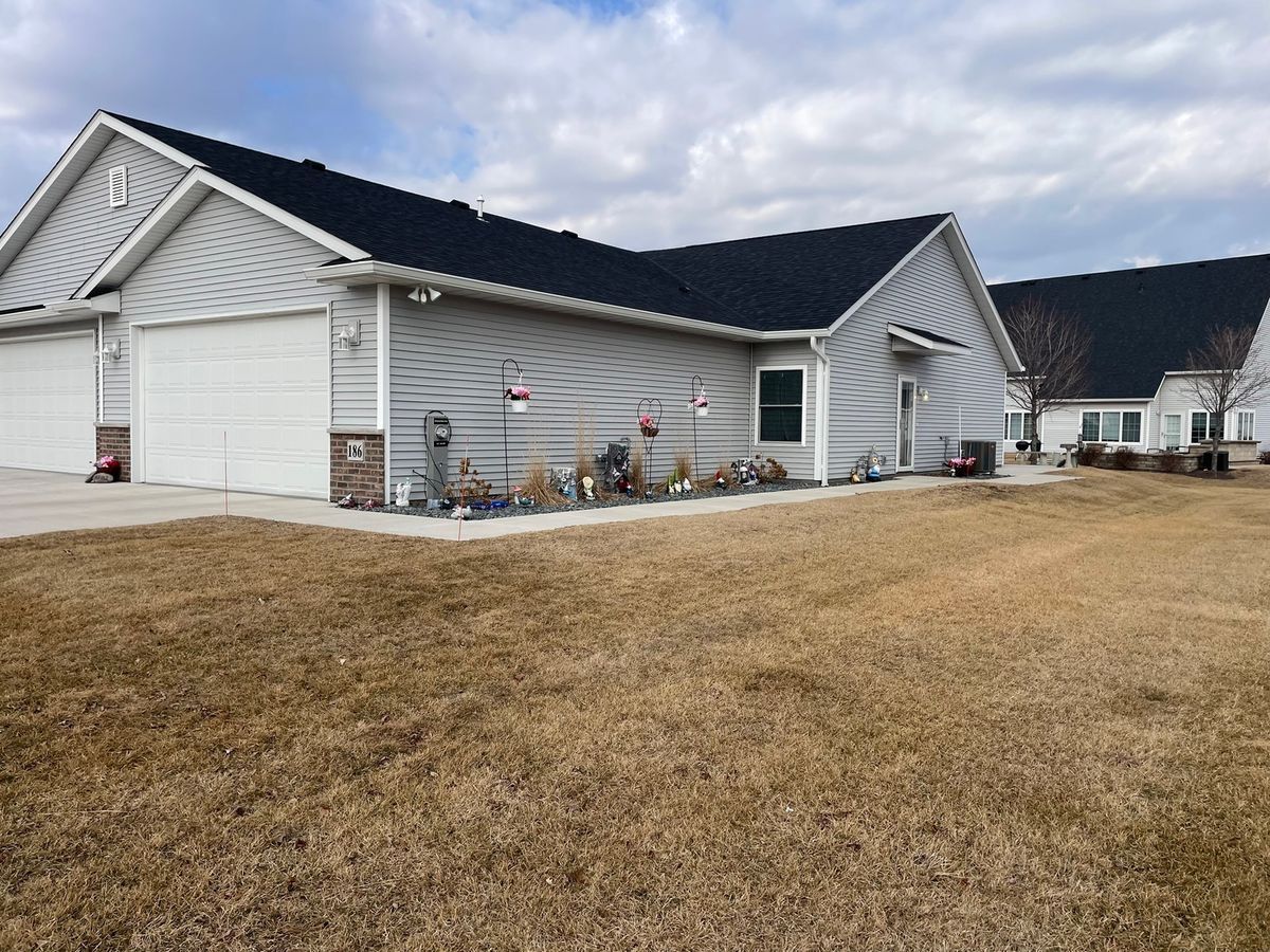 186 Beacon Harbor Circle, East Moline, IL 61244