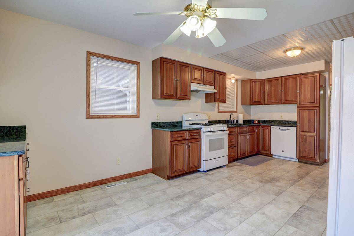 105 S Bluff Street, Albany, IL 61230