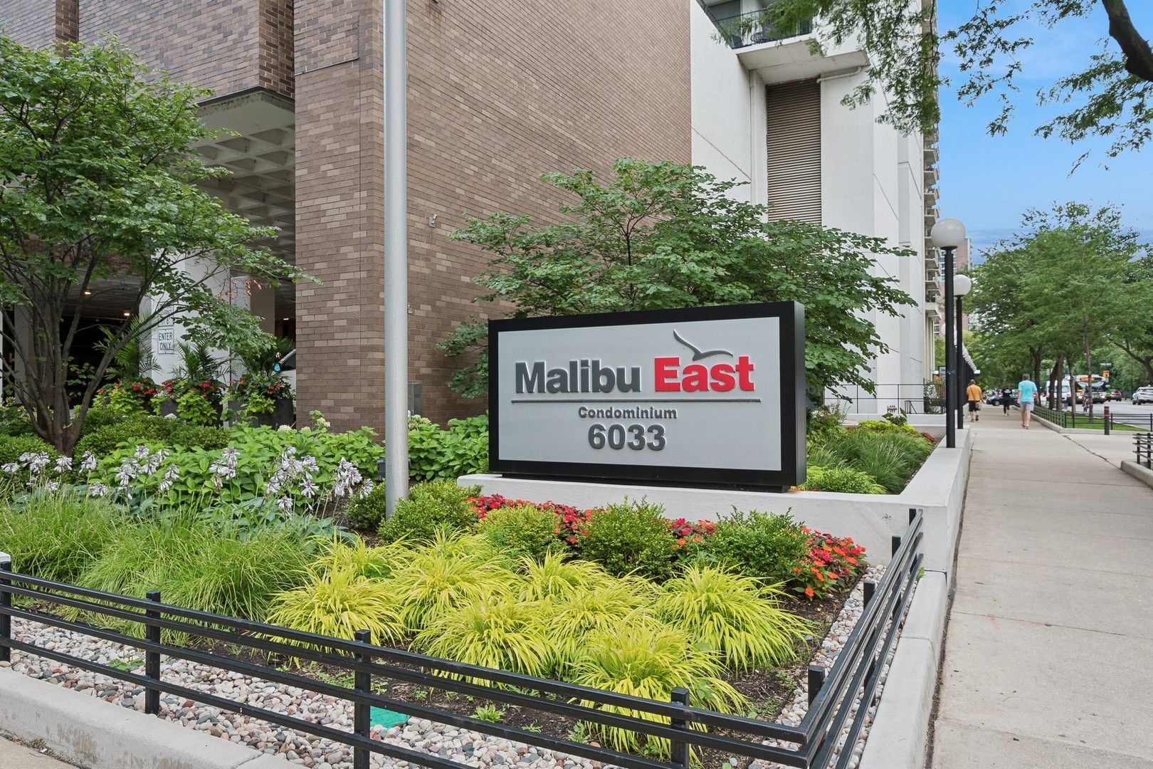 6033 N Sheridan Road #34M — Chicago, IL 60660