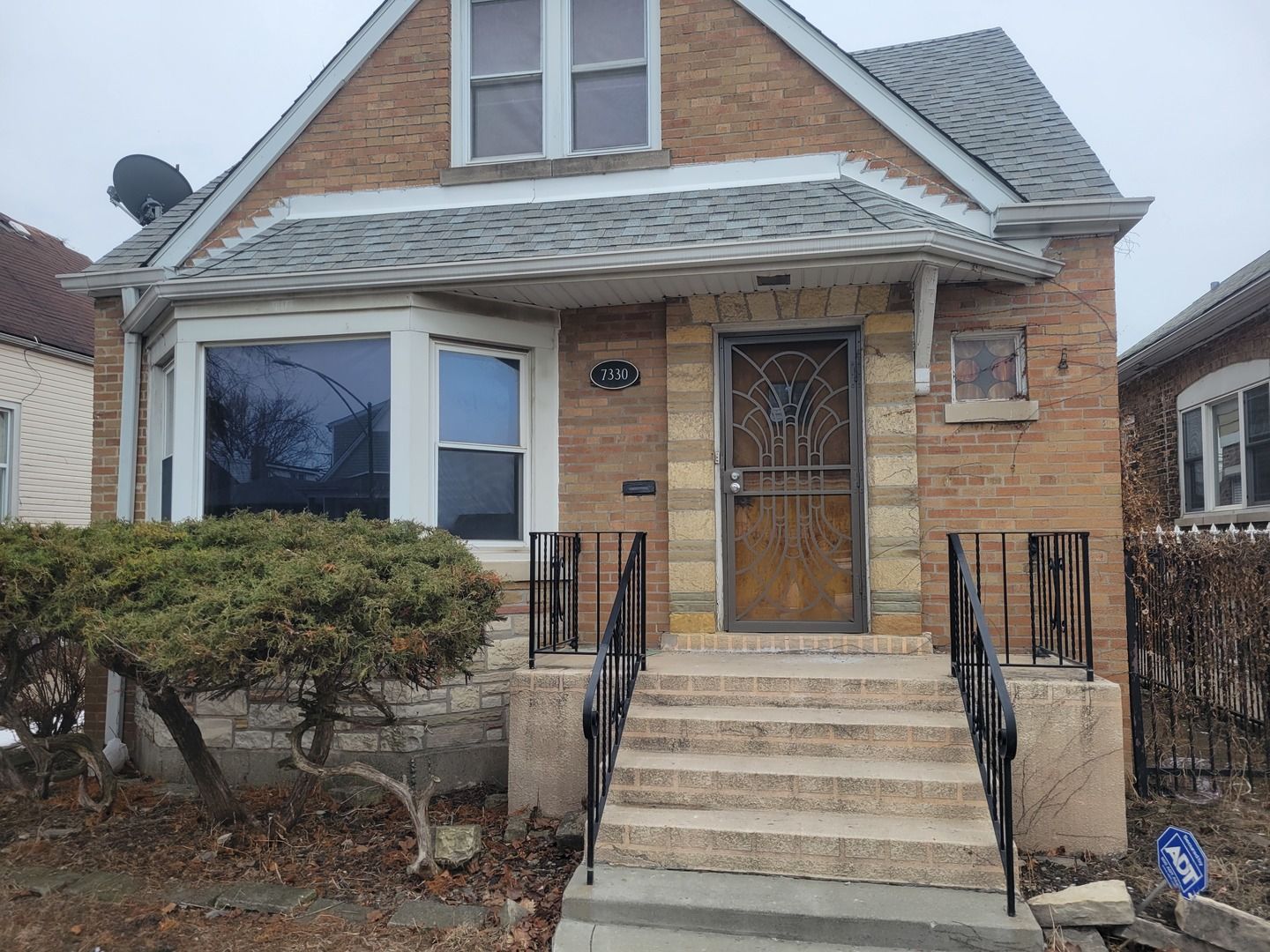 7330 S Oakley Avenue — Chicago, IL 60636