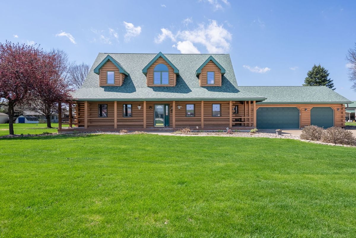 20664 Brady Street, Davenport, IA 52806