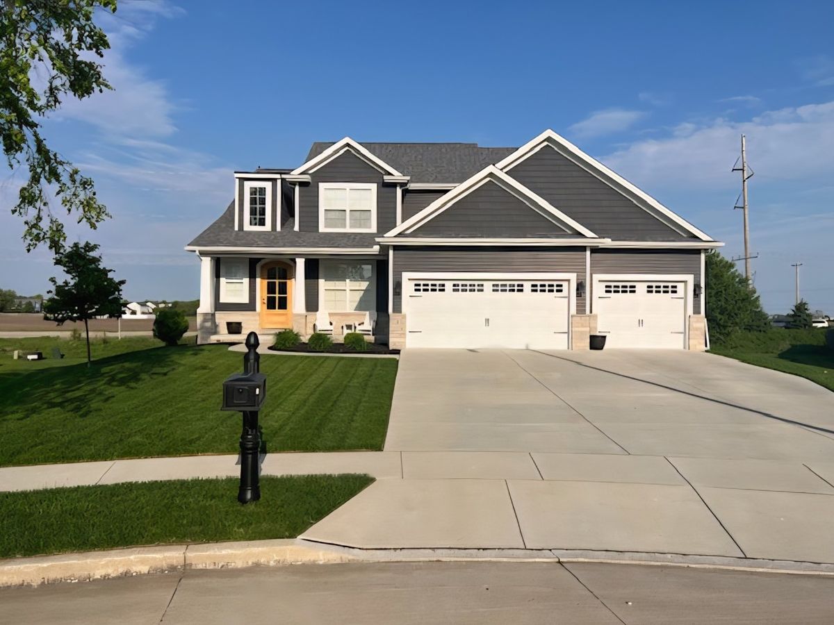 1 Deerfield Court, Bloomington, IL 61705