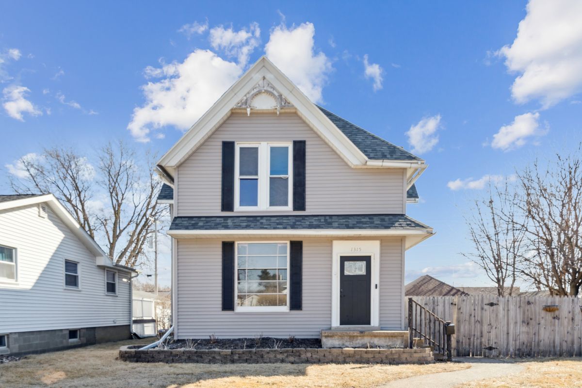 1315 Pershing Boulevard, Clinton, IA 52732