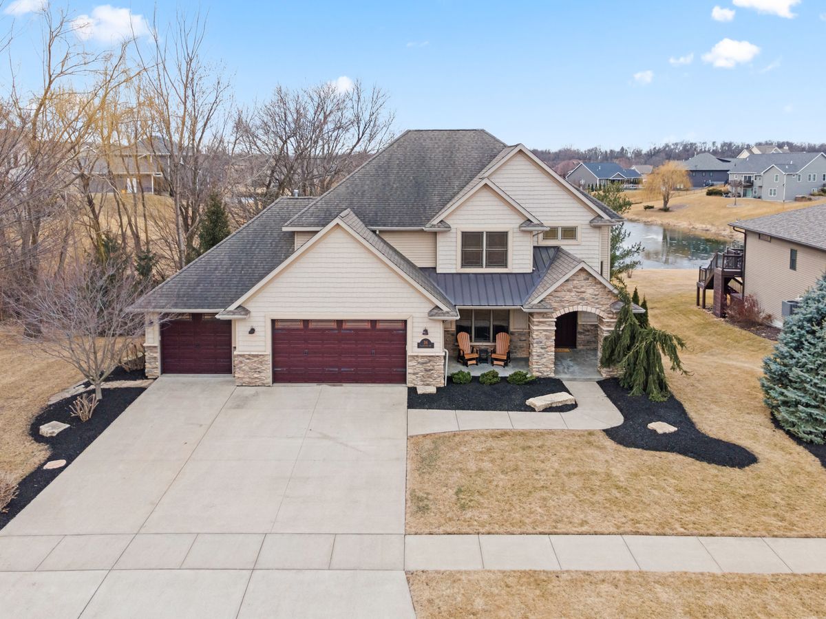 36 Blackstone Way, Le Claire, IA 52753