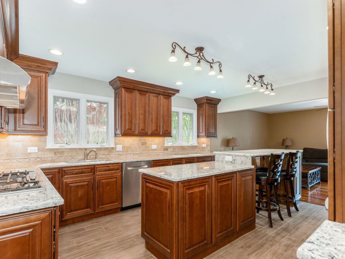 277 Little Stonegate Court, Cary, IL 60013