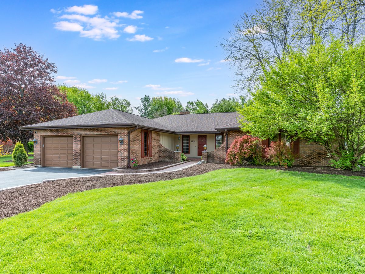 277 Little Stonegate Court, Cary, IL 60013
