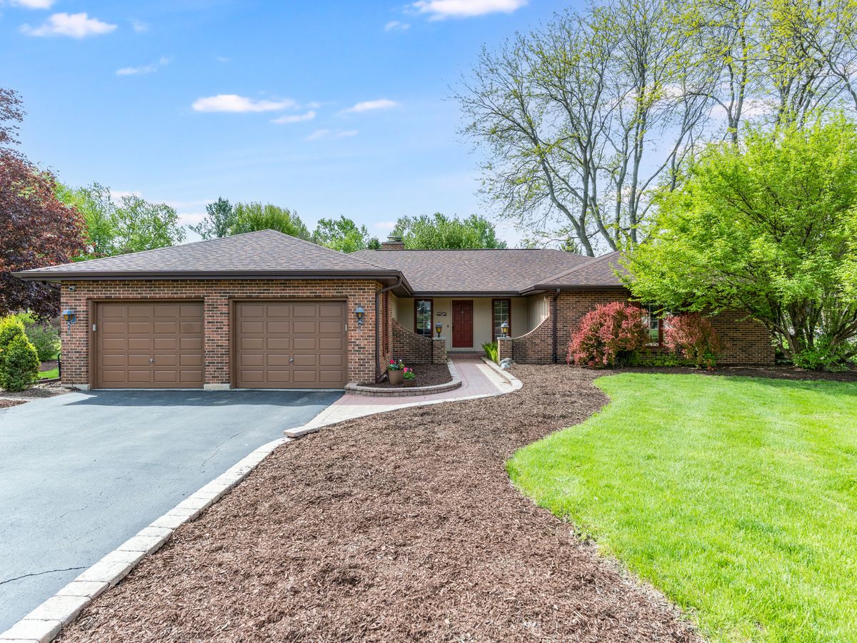 277 Little Stonegate Court, Cary, IL 60013
