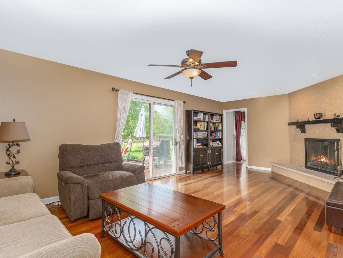 277 Little Stonegate Court, Cary, IL 60013