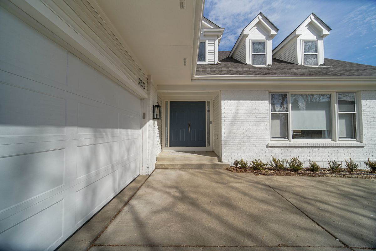 2873 Whispering Oaks Drive, Buffalo Grove, IL 60089