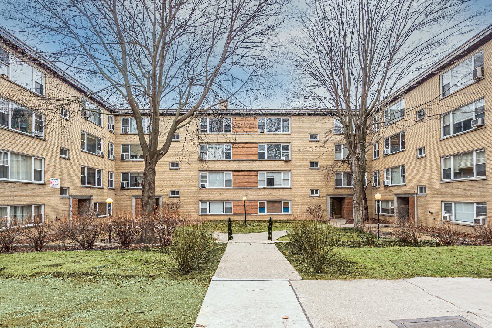 6134 N Damen Avenue #2B — Chicago, IL 60659