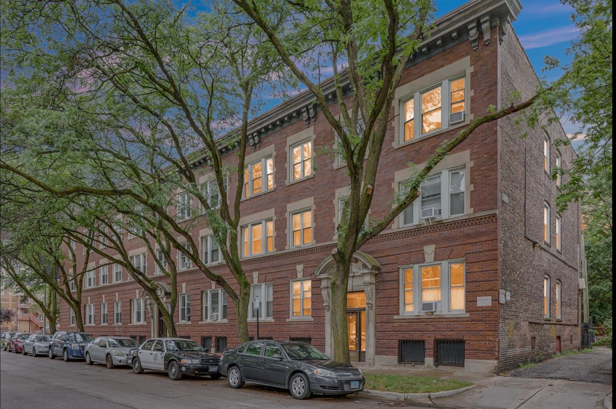 5050 Blackstone Avenue, Chicago, IL 60615