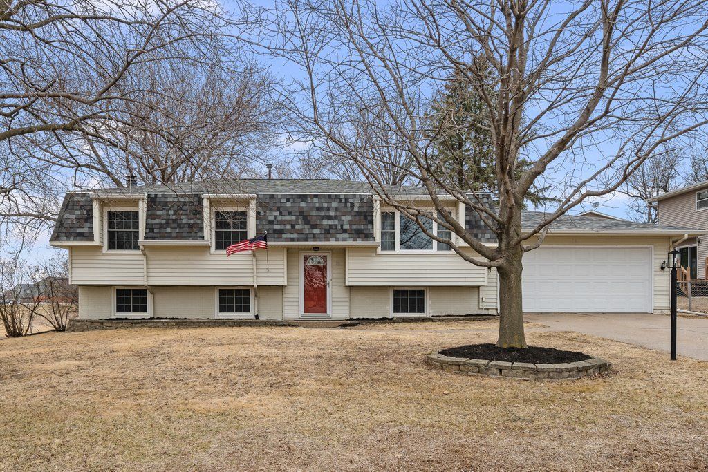 20 Valley Drive, Park View, IA 52748