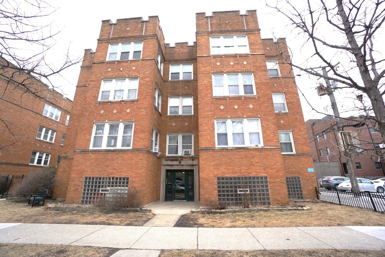 4419 N Whipple Street #1A — Chicago, IL 60625