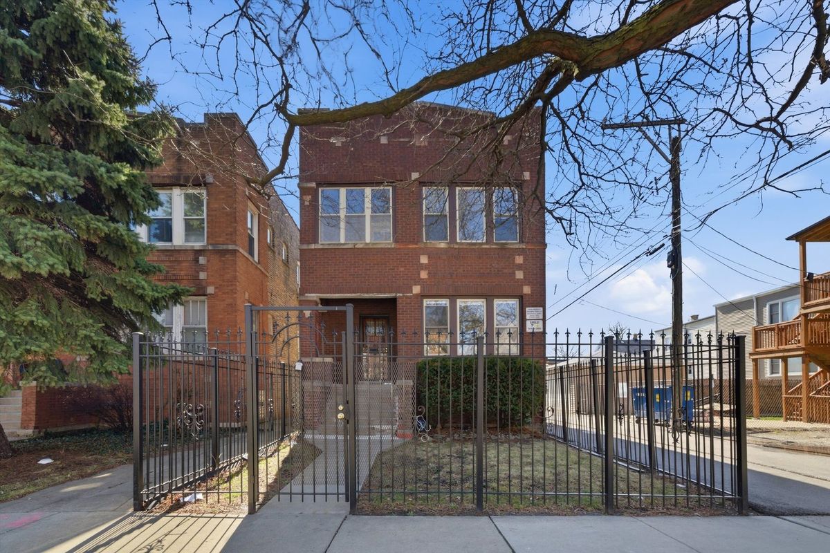 5527 Potomac Avenue, Chicago, IL 60651