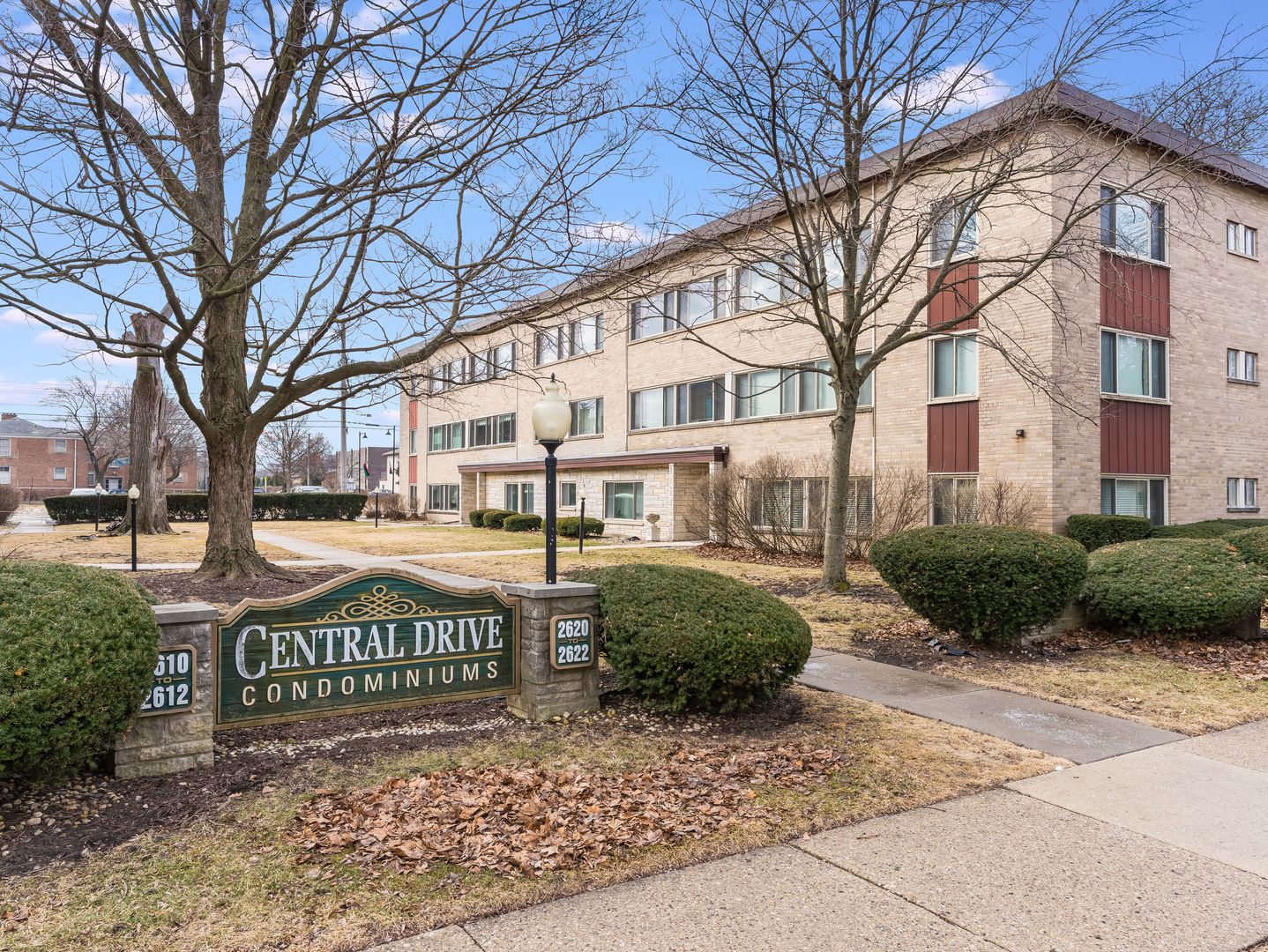 2622 Central Drive #2N — Flossmoor, IL 60422