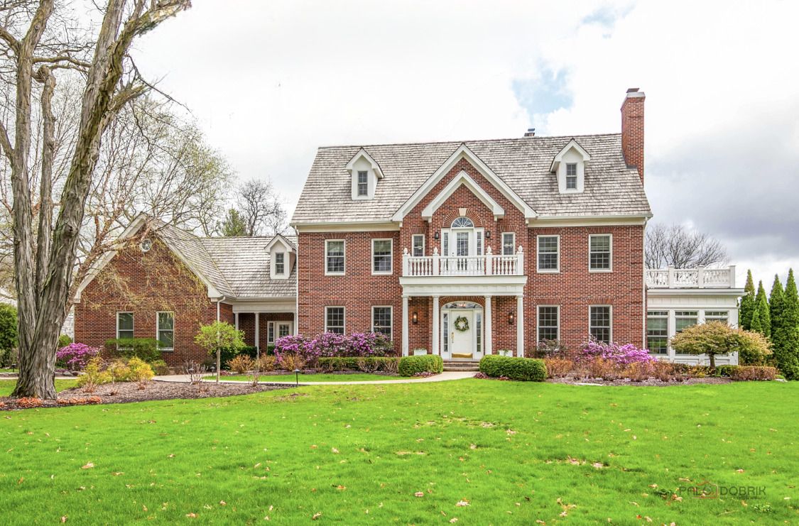 5760 Churchill Lane — Libertyville, IL 60048