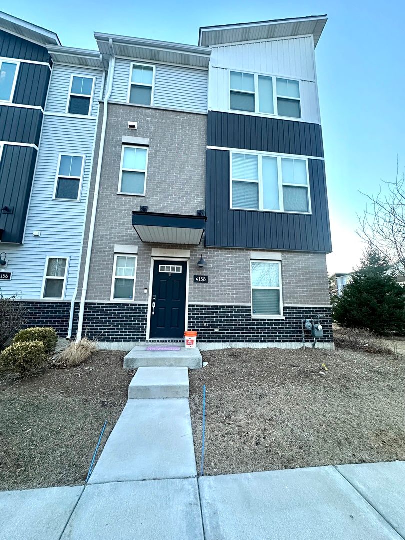 4158 Irving Road, Aurora, IL 60504