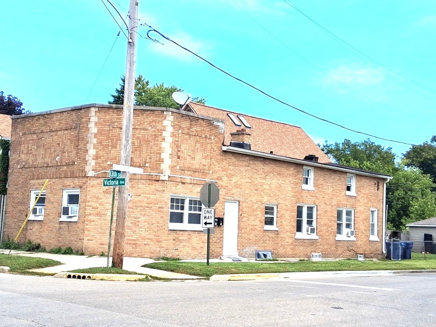 1247 Victoria Avenue — North Chicago, IL 60064