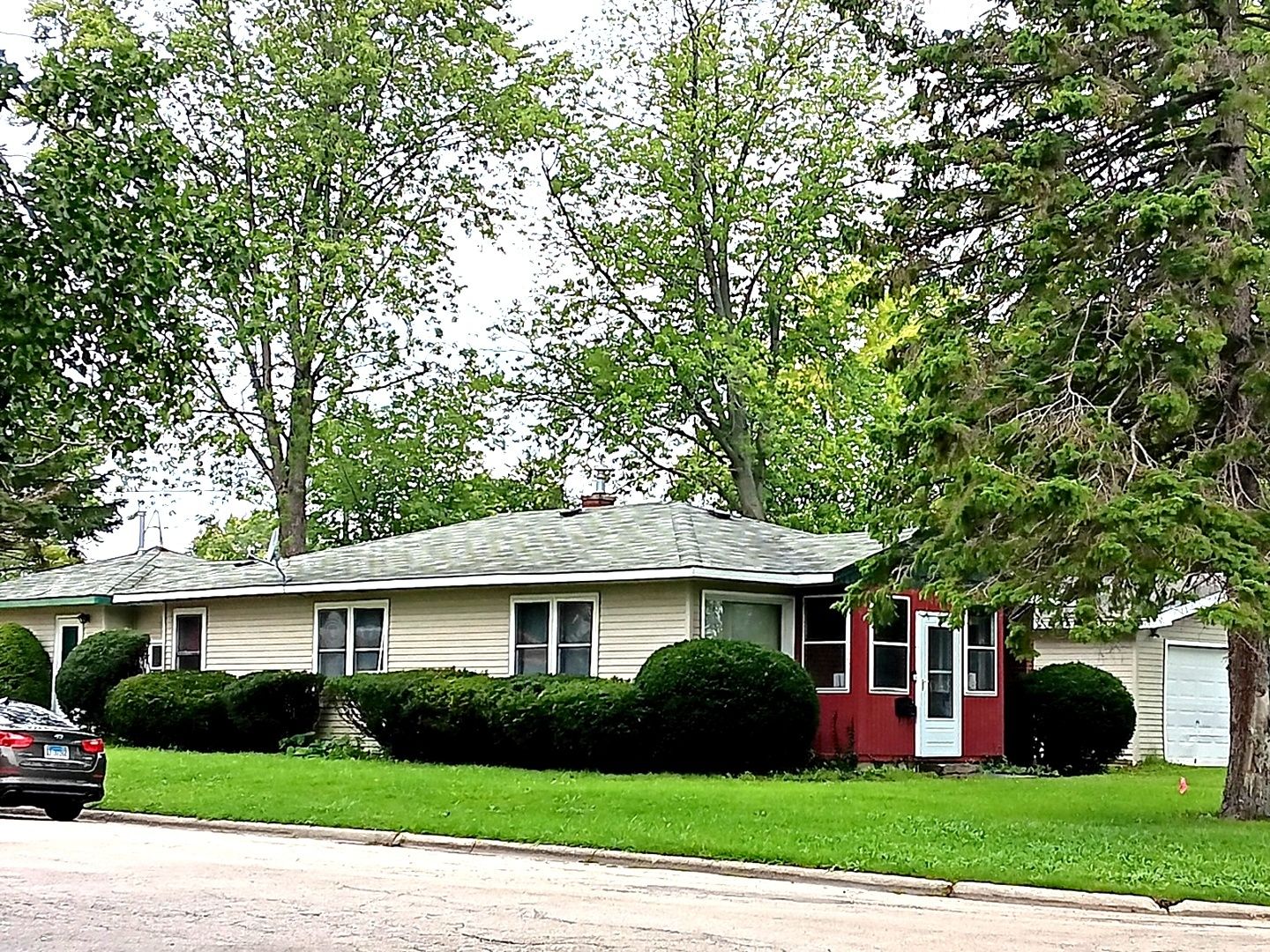 1828-1826 Horeb Avenue — Zion, IL 60099