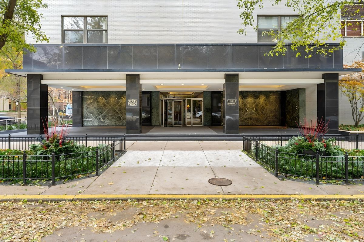 1445 State Parkway, Chicago, IL 60610