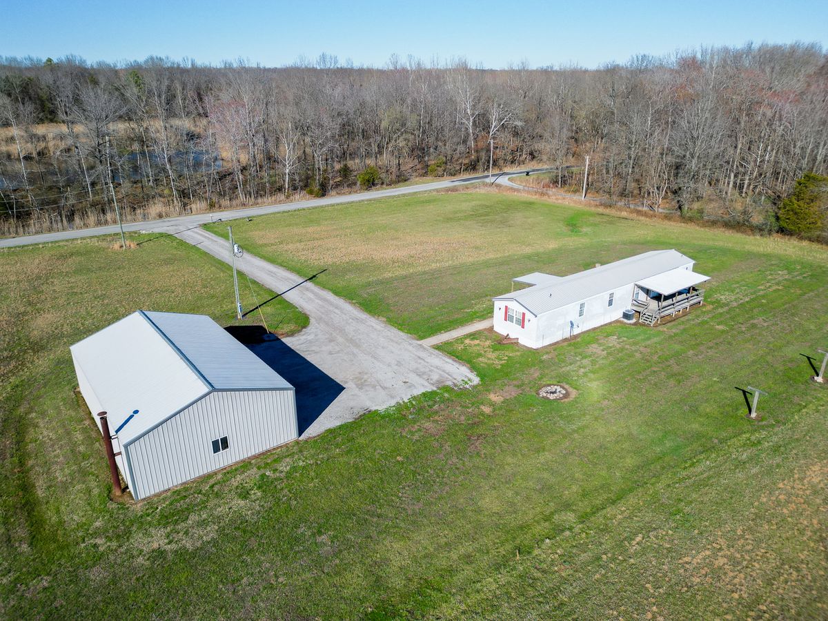 24555 Legion Road, Stonefort, IL 62987