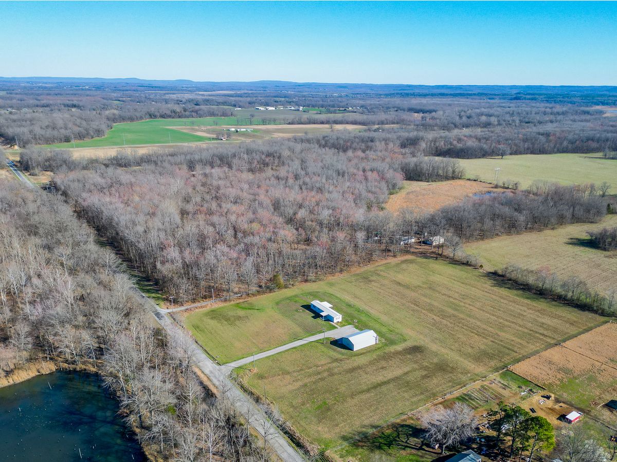 24555 Legion Road, Stonefort, IL 62987