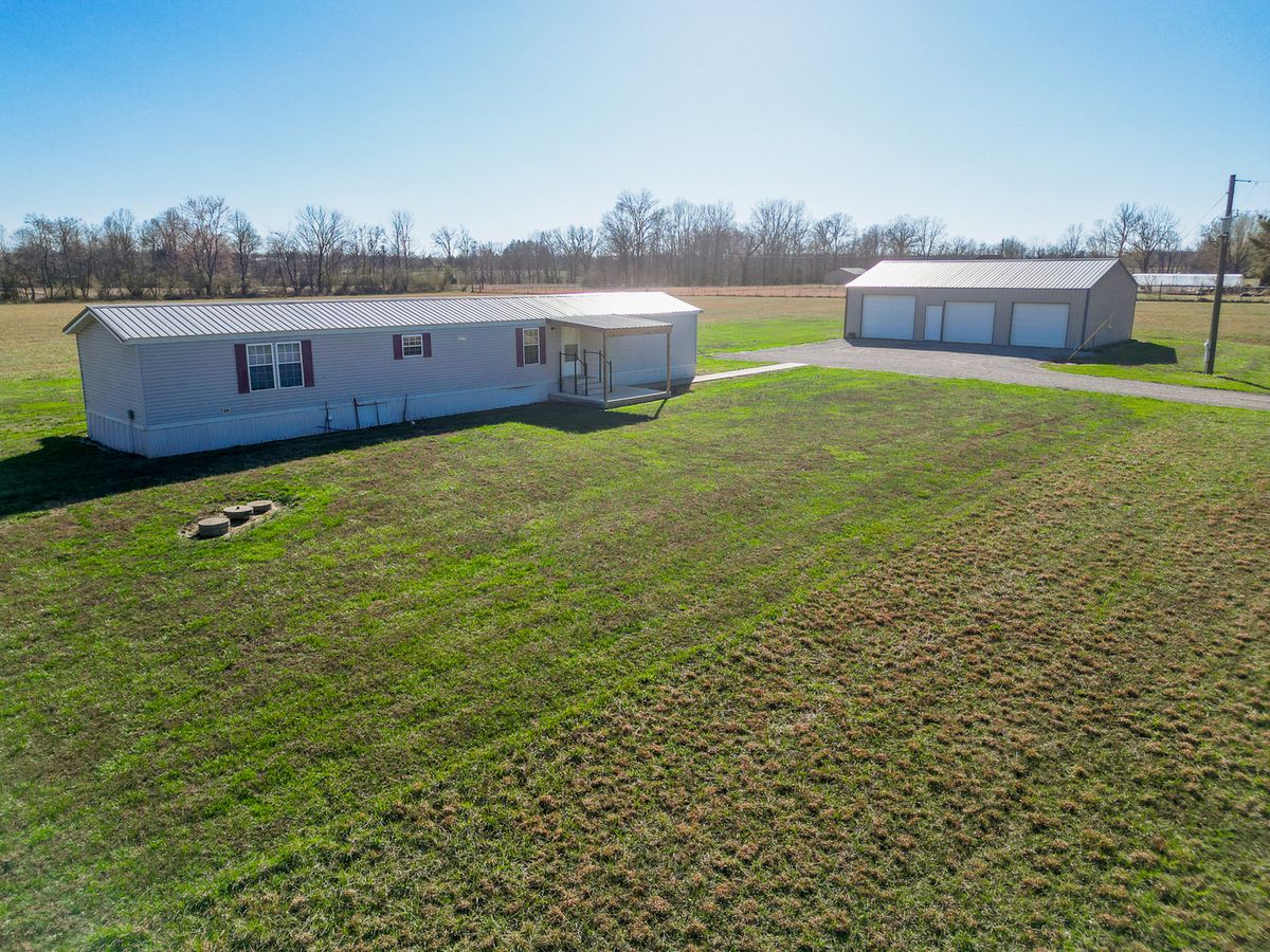 24555 Legion Road, Stonefort, IL 62987