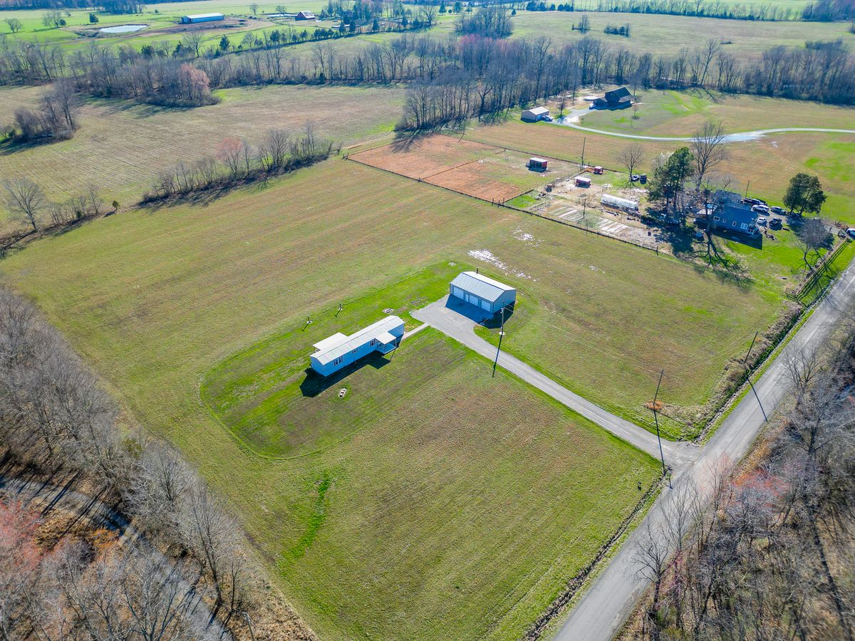 24555 Legion Road, Stonefort, IL 62987