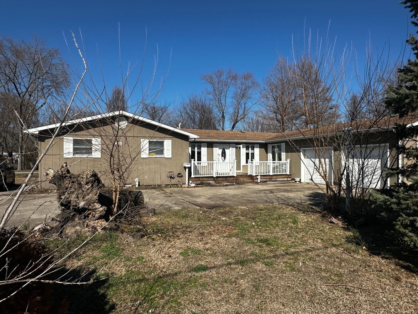 805 W Helen Avenue — Christopher, IL 62822