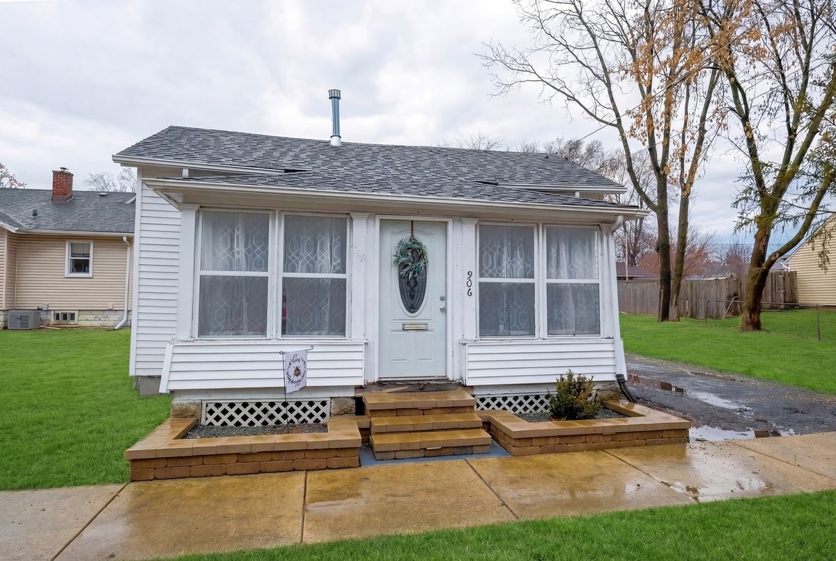 906 Grove Street, Aurora, IL 60505