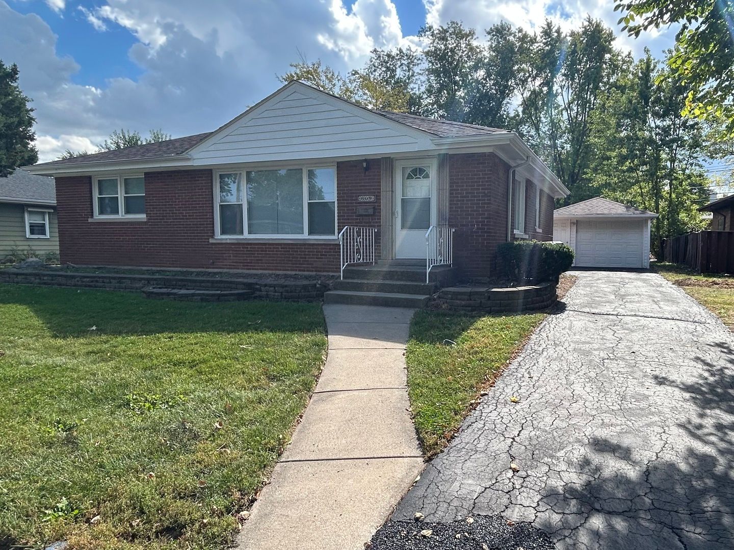 609 E 160th Place — South Holland, IL 60473