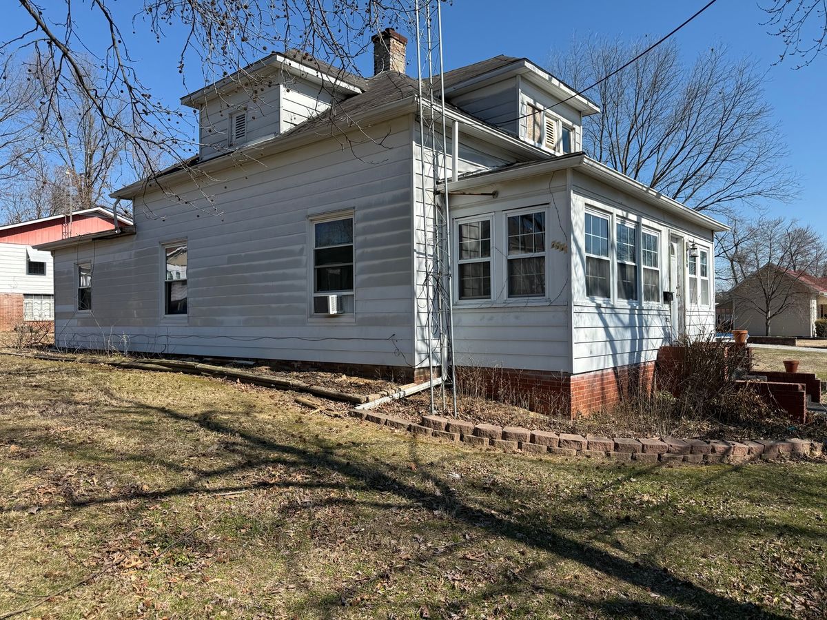 2000 1st Street, Eldorado, IL 62930