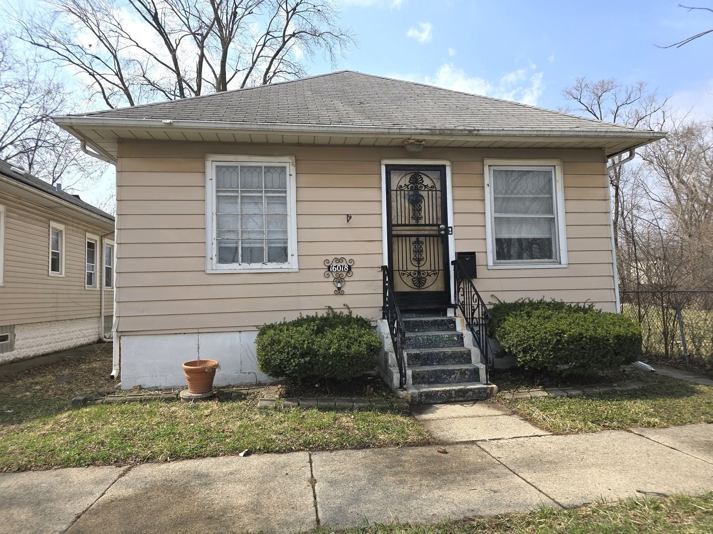 16018 Loomis Avenue — Harvey, IL 60426