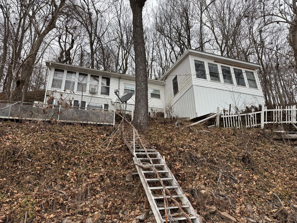 62 Alley Cat Lane, Golconda, IL 62938