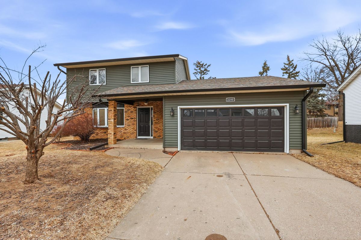 2250 Columbia Avenue, Davenport, IA 52804