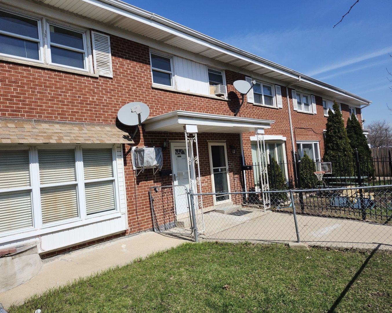 8843 Robin Drive #C — Des Plaines, IL 60016