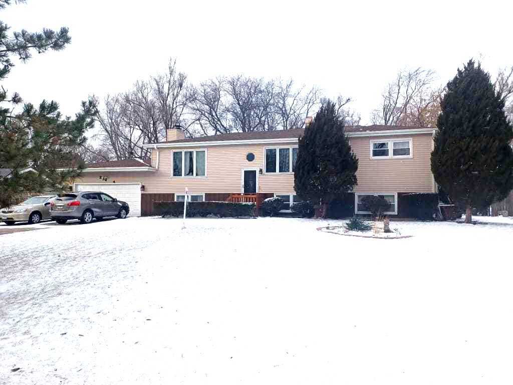 23W464 OLIVE Court, Carol Stream, IL 60188