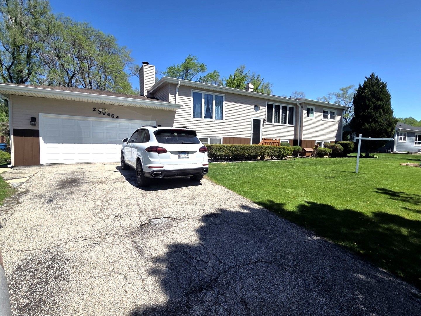 23W464 OLIVE Court — Carol Stream, IL 60188