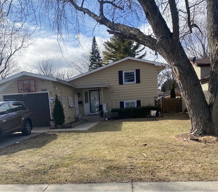 1832 Jackson Street, Waukegan, IL 60087