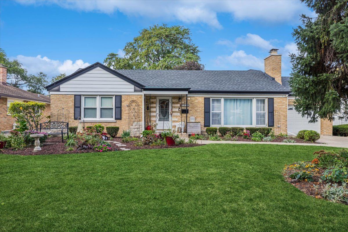 1430 Hoffman Avenue, Park Ridge, IL 60068