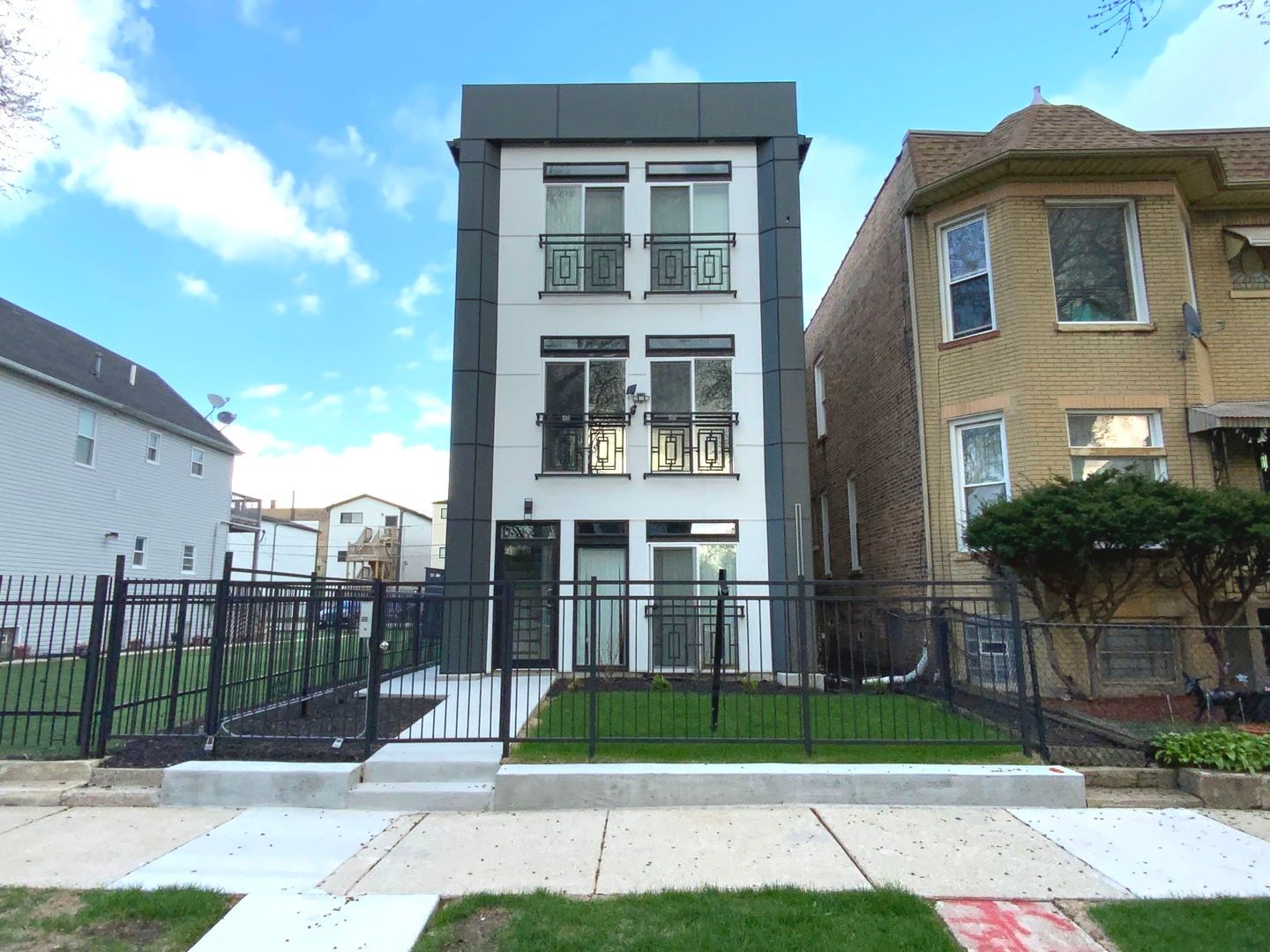 6325 S Langley Avenue — Chicago, IL 60637
