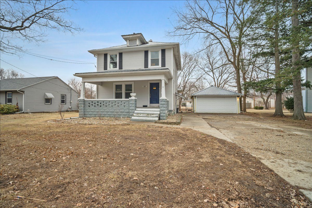 811 W College Avenue — Normal, IL 61761