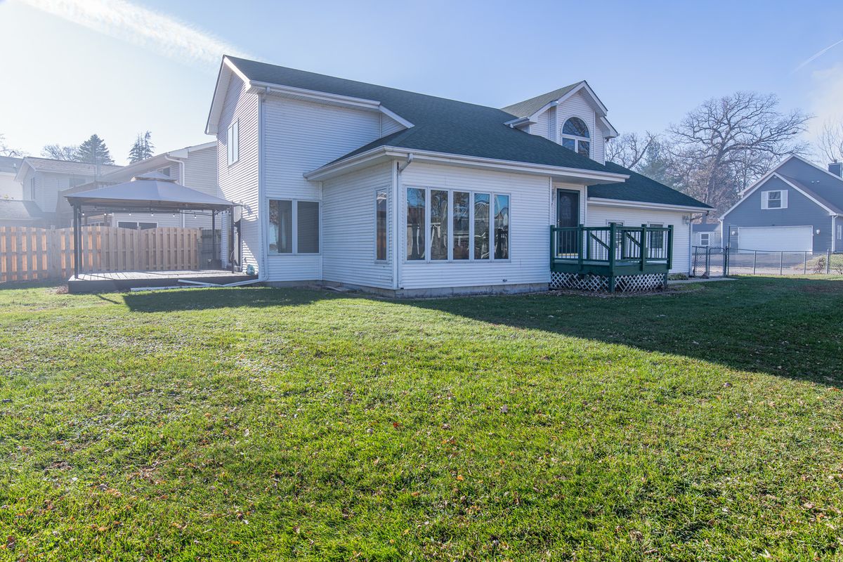 97 Mark Lane, Fox Lake, IL 60020