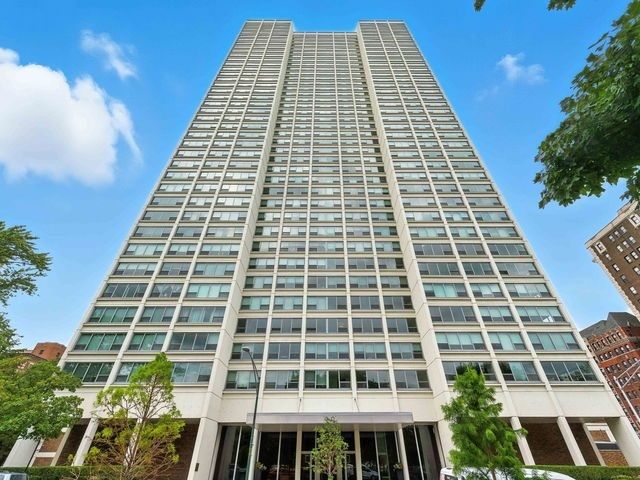 1700 E 56th Street #703 — Chicago, IL 60637