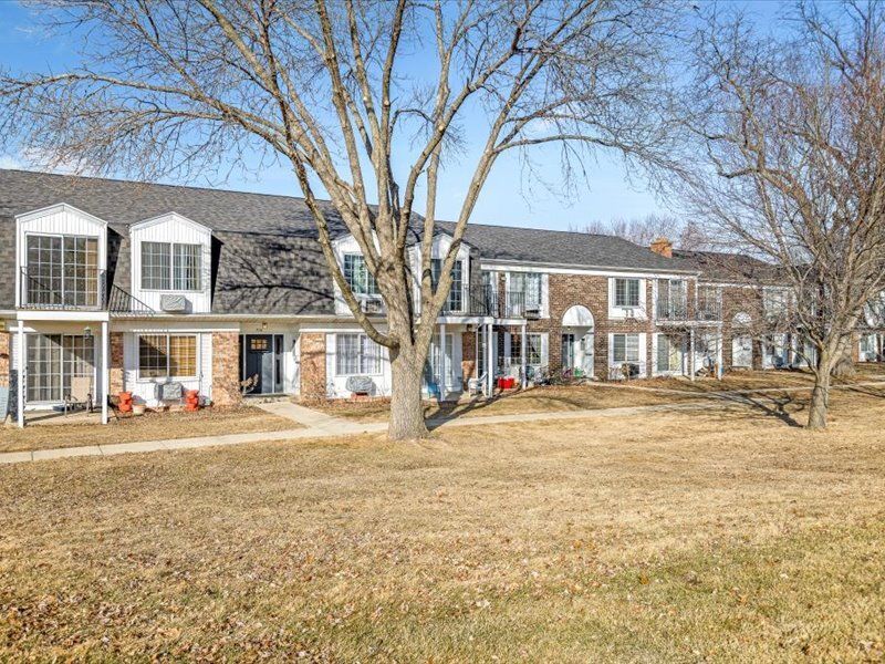 706 Kiwanis Drive — Freeport, IL 61032