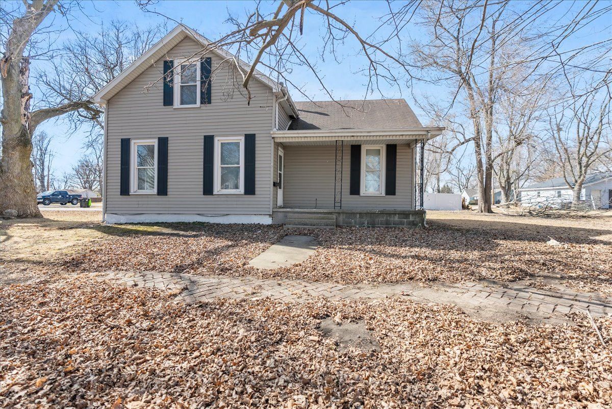 301 N 2nd Avenue — Chenoa, IL 61726