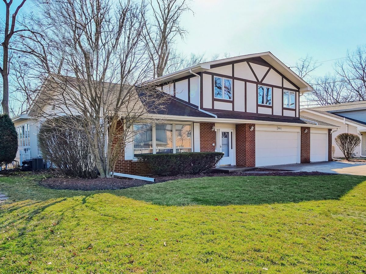 1903 HOPI Lane, Mount Prospect, IL 60056