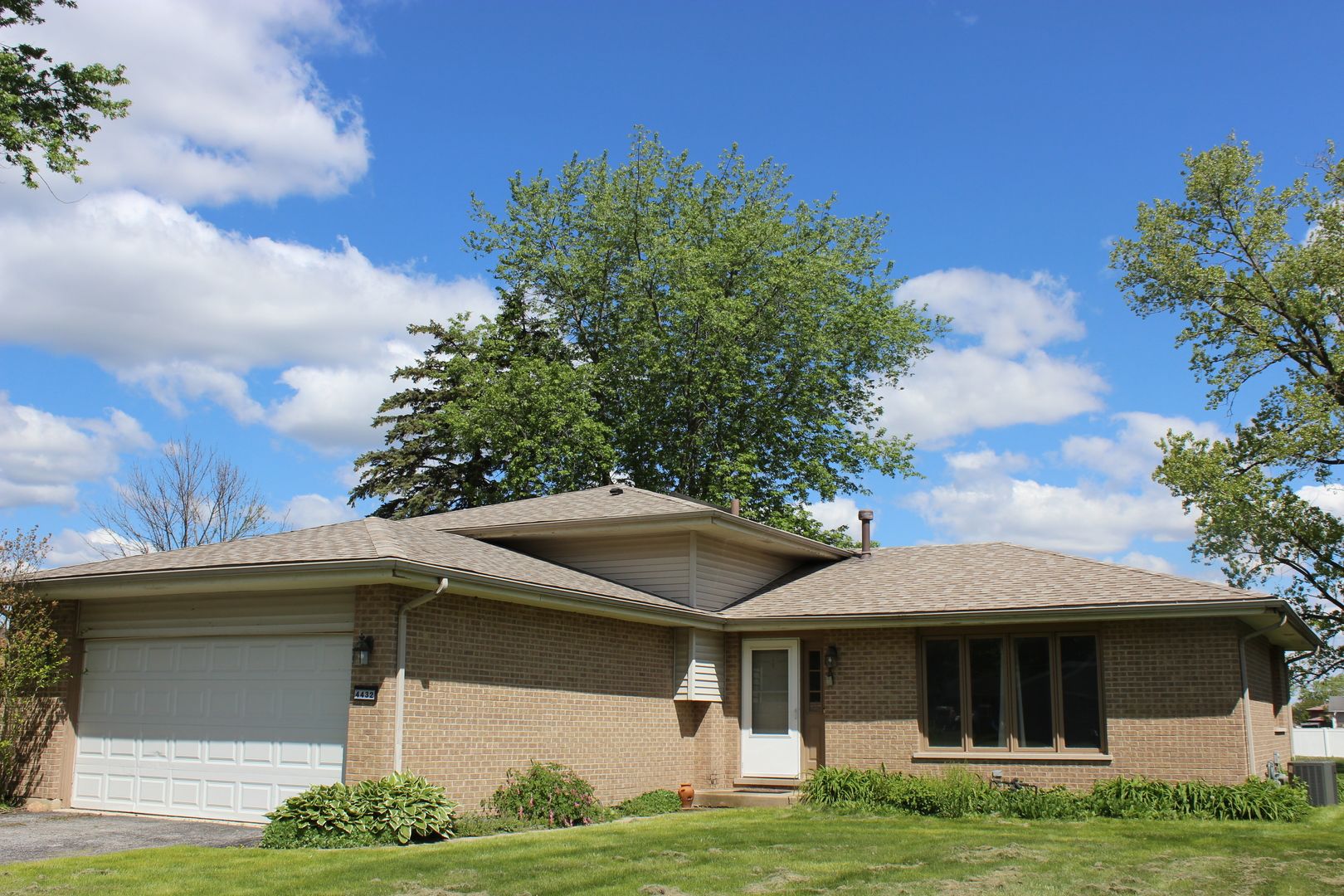 4432 143rd Street — Crestwood, IL 60418