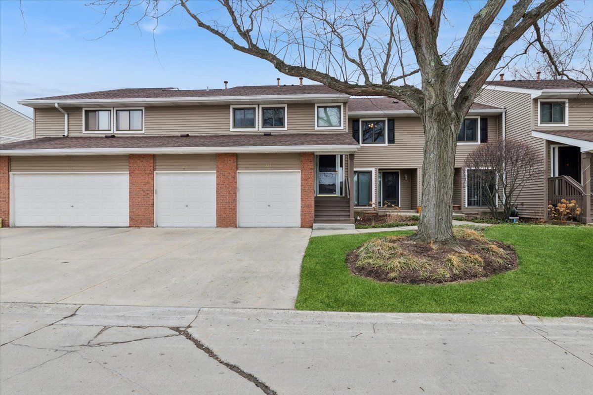 223 Winding Oak Lane — Buffalo Grove, IL 60089