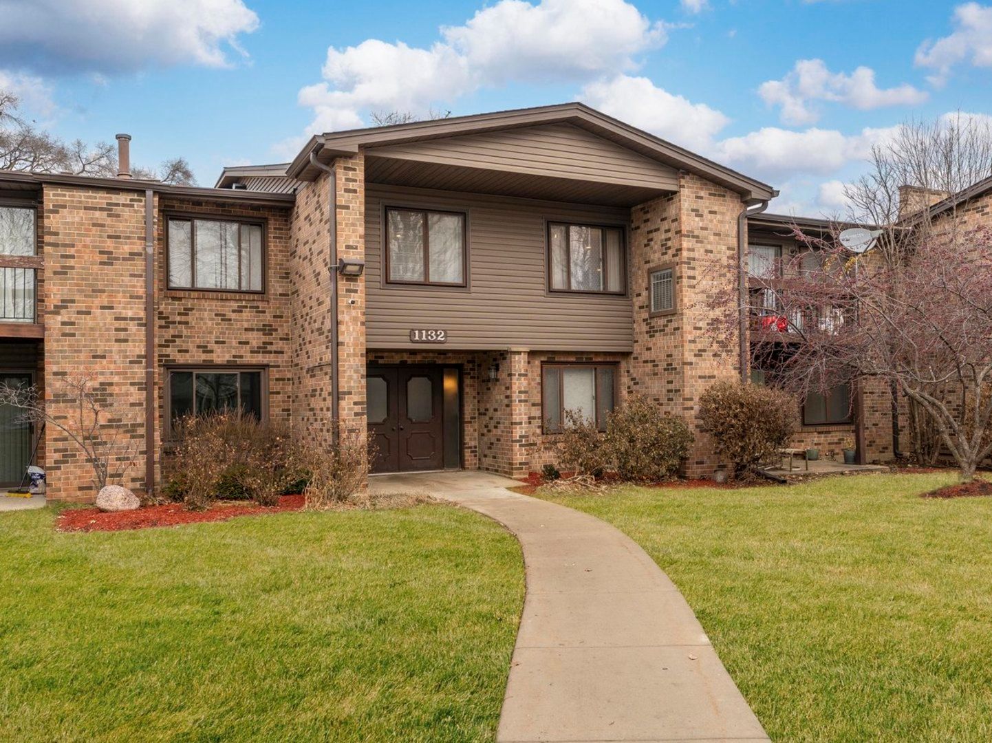 1132 E Randville Drive #2H — Palatine, IL 60074